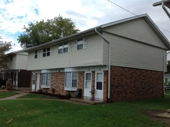 1223 Orchard Rd #2, Bloomington, IL 61704