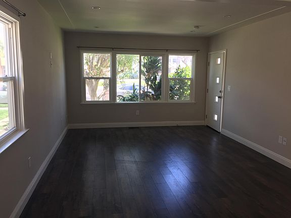 5th image of 824 W Glenoaks Blvd