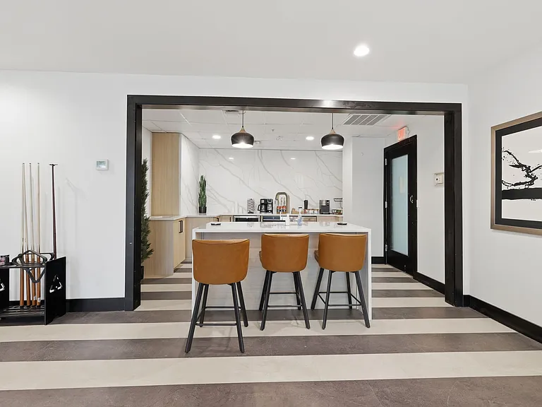 West 7th Apartments — Photo 23