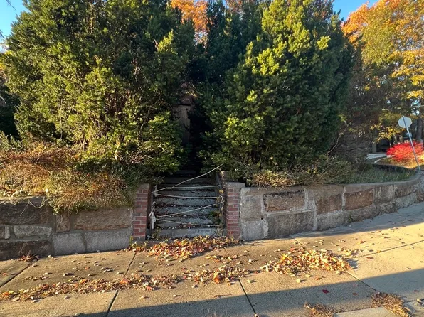 59 Farrar Ave, Hyde Park, MA 02136