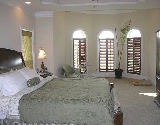 Master Bedroon w/ Sitting Rm