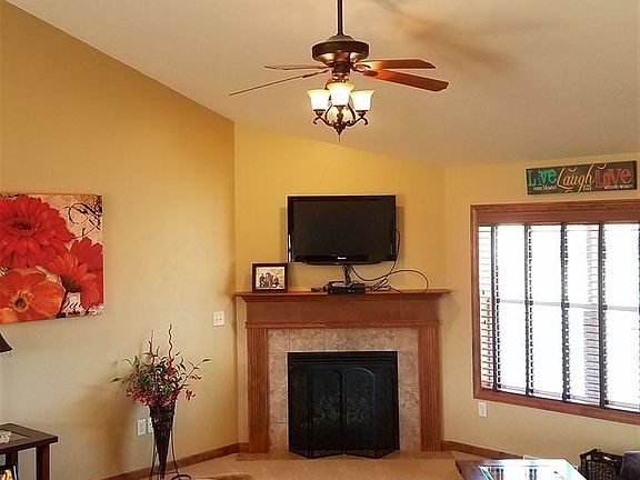 5th image of 406 Aspen Grove Ln