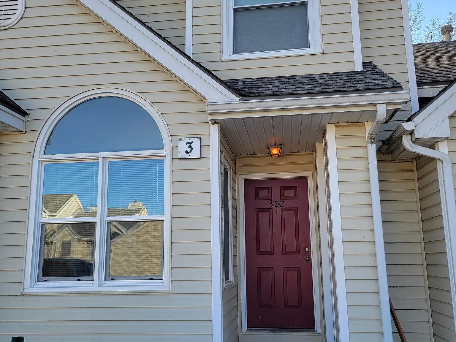 2 bed, 1.5 bath, 1200 sqft, $1,250 — Photo 2