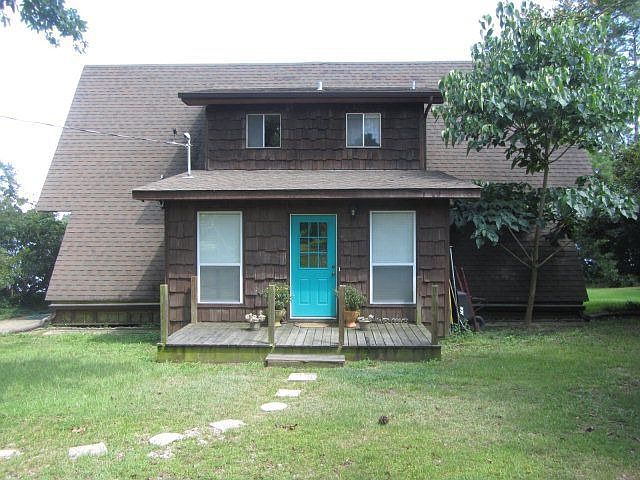 1st image of 417 W Lakeshore Dr