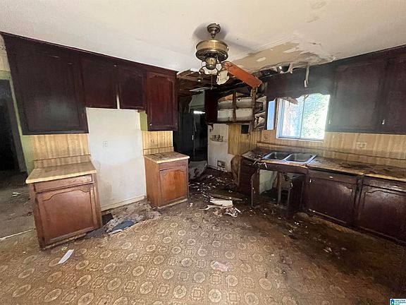 3rd image of 237 Lexington St