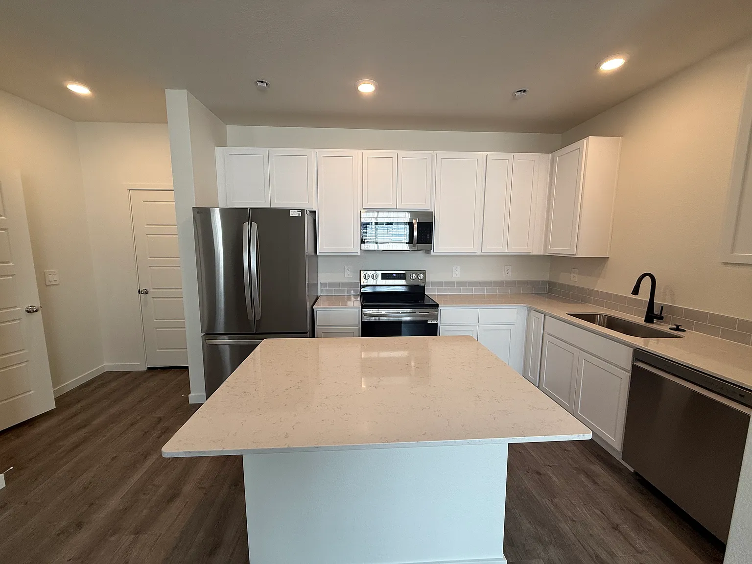 415 Condor Way — Photo 2