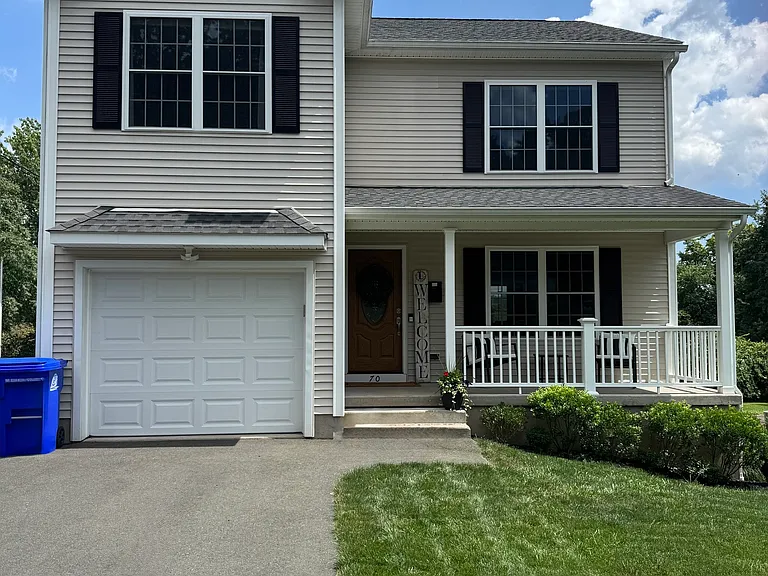 70 Lakeside Ave — Photo 1