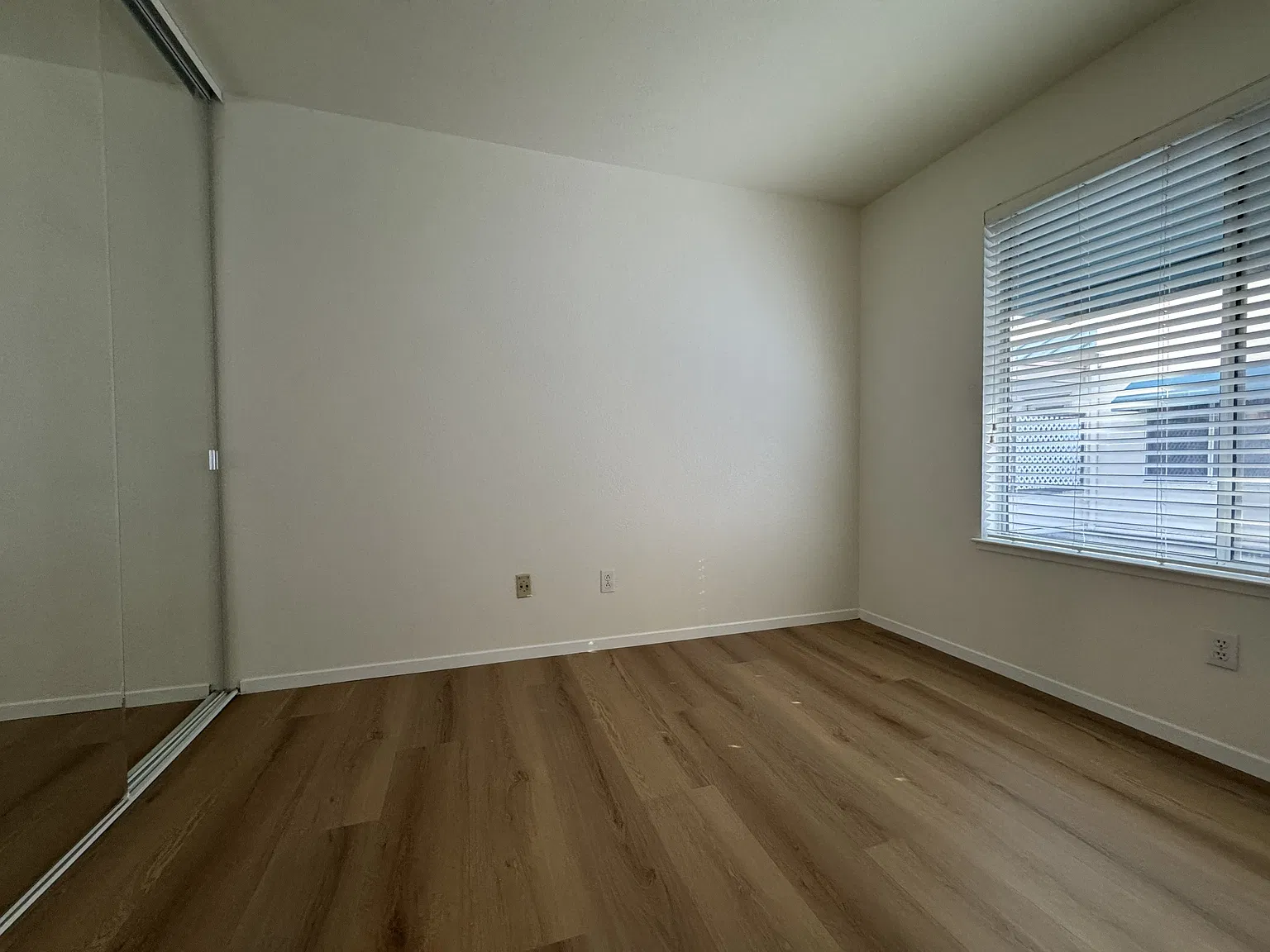 Modern 2 bed 2 bath townhome in North San Jose — Photo 4