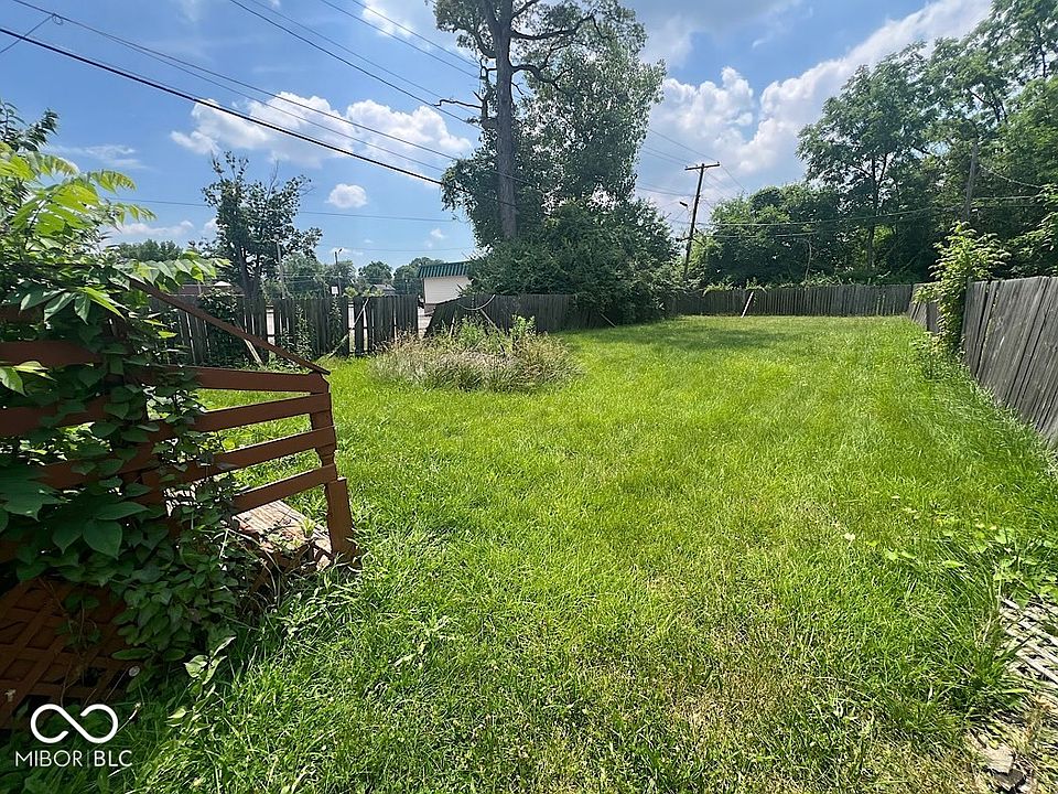 2nd image of 3802 N Hawthorne Ln