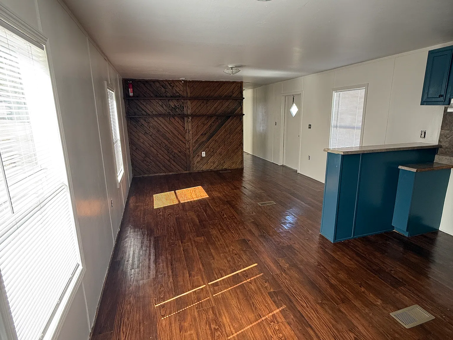 3 bed, 840 sqft, $950 — Photo 3