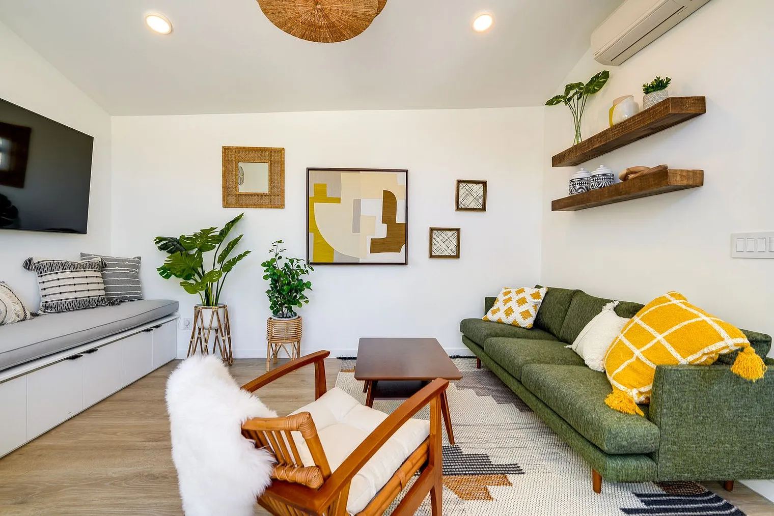 1 bed, 1.0 bath, 495 sqft, $4,030 — Photo 2