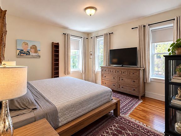 5th image of 486 Court St