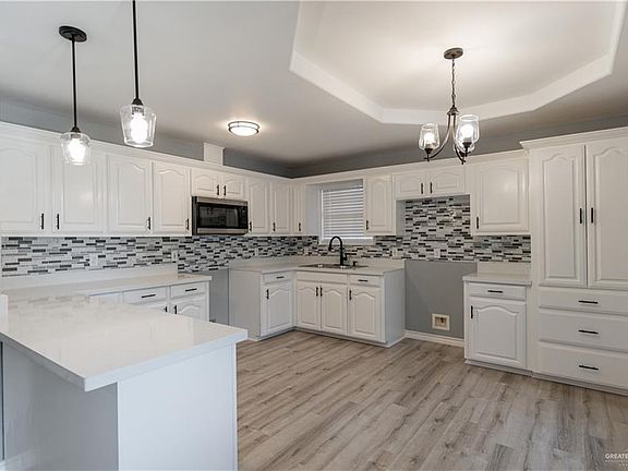 4th image of 3201 Edgewood Dr