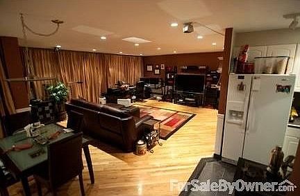 3rd image of 905 166th St APT 2A