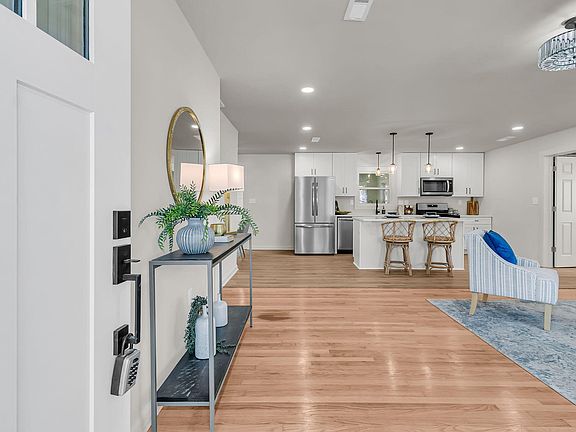 4th image of 1017 San Juan Ave