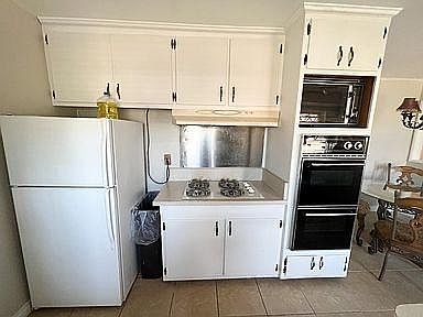 3rd image of 2612 W Rowland Ave