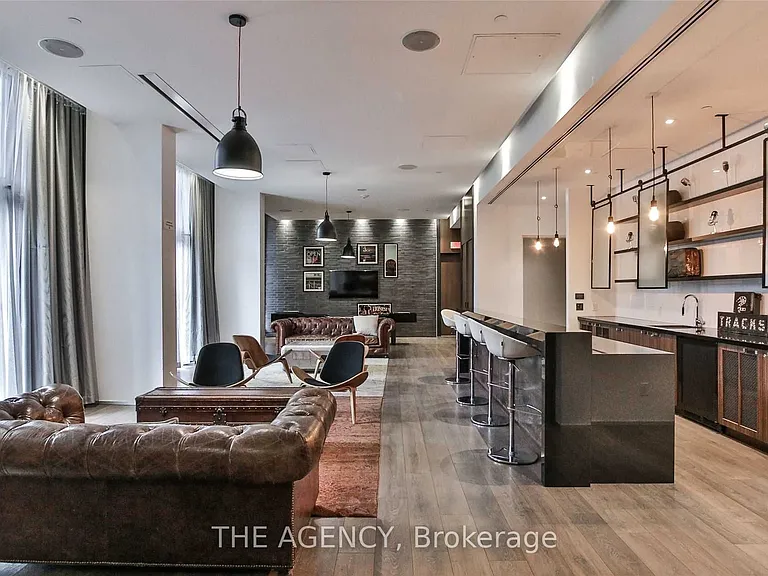783 Bathurst St #718 — Photo 23