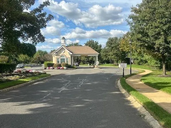 84 Draw Bridge Dr, Monroe Township, NJ 08831