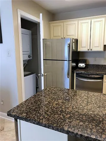 1 bed, 1.0 bath, 686 sqft, $2,100 — Photo 4