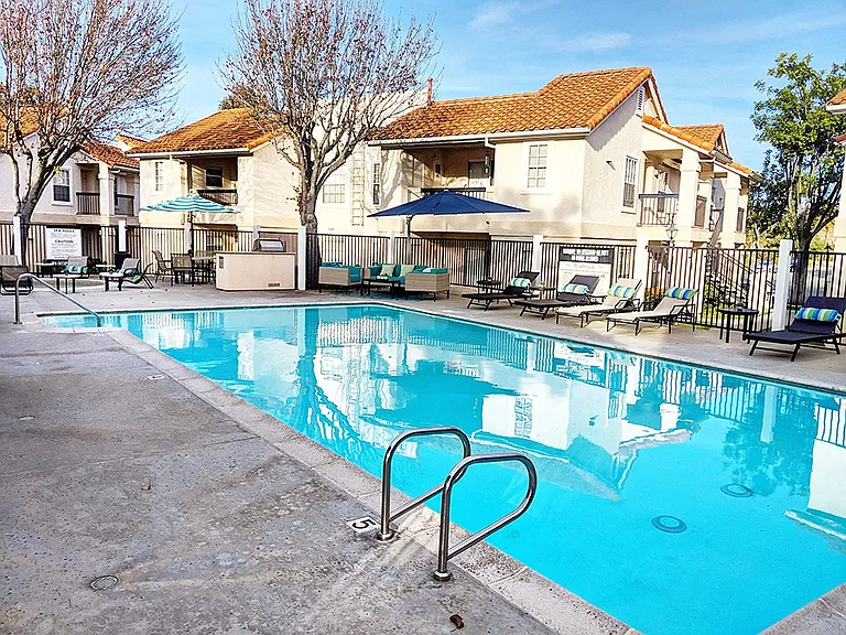 Westbrook Apartments — Photo 12