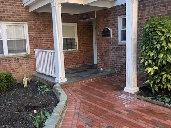 70 Knightsbridge Rd APT 1A, Great Neck, NY 11021