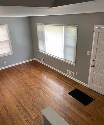 4th image of 8402 Campbell St