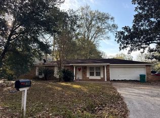 1613 Silvercliffe Dr, Gautier, MS 39553