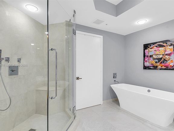 4th image of 17111 Biscayne Blvd #602