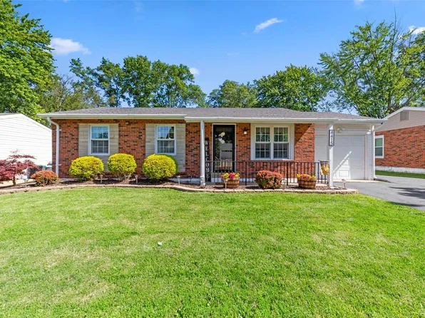 4415 Brooktop Ln, Saint Louis, MO 63128