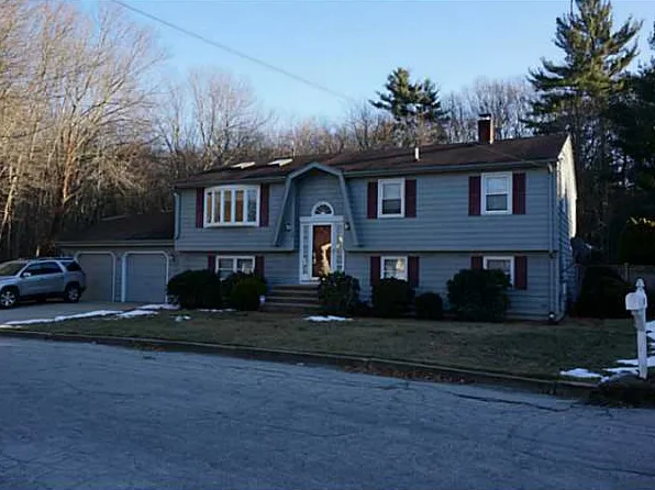 27 Turner Dr, West Warwick, RI 02893