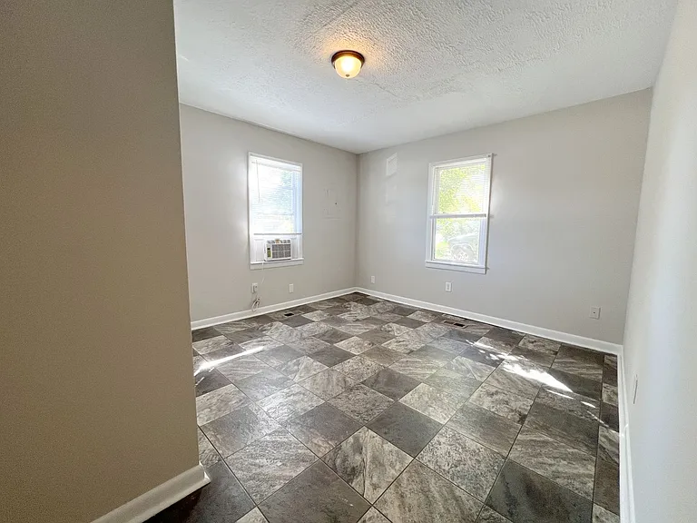 1139 Main St — Photo 11