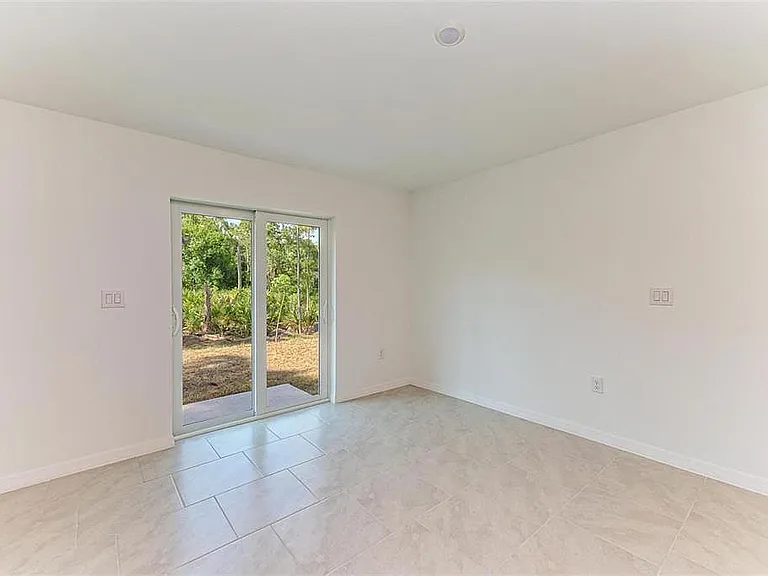 23444 Steeple Ave — Photo 19