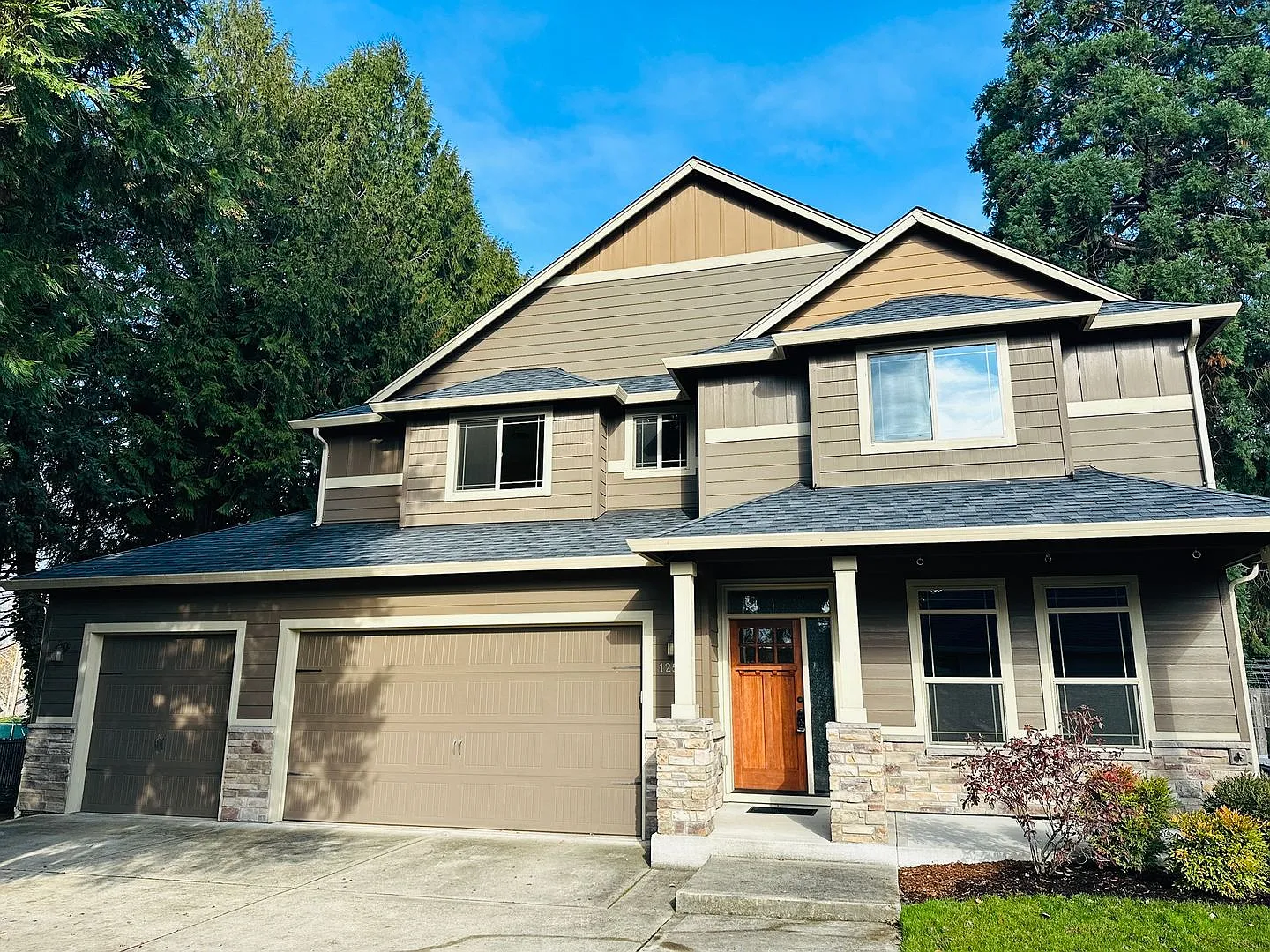 Beautiful Custom Felida Home — Photo 1