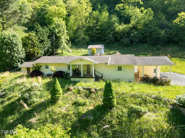 1752 Lower Mill Branch Rd, Grundy, VA 24614