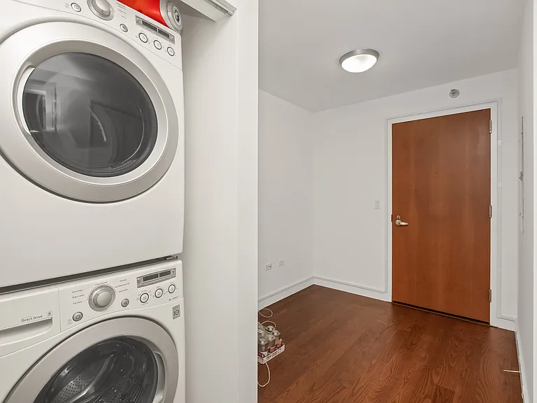 235 W Van Buren St #4616 — Photo 9