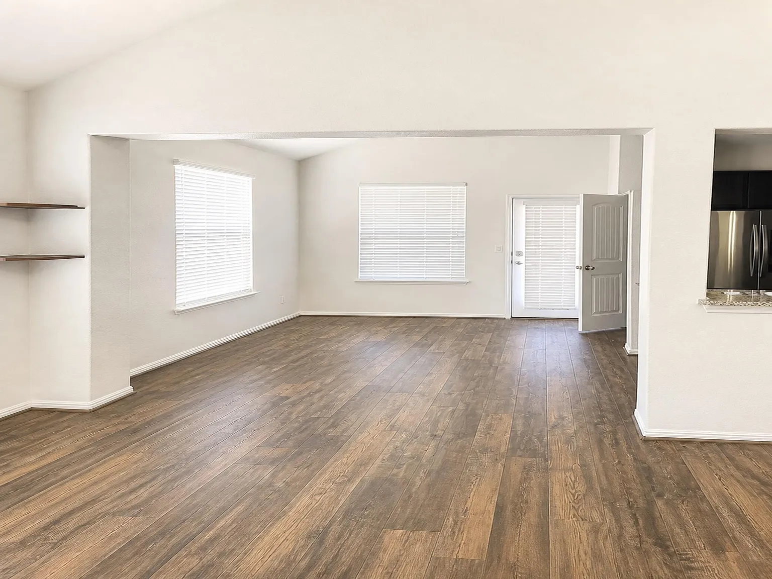 4 bed, 3.0 bath, 2473 sqft, $2,495 — Photo 4