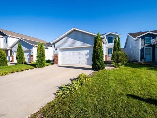 4767 Spencer Ln S, Fargo, ND 58104