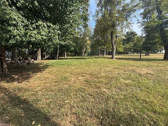 2nd image of 0 W Ray Dr Lot B