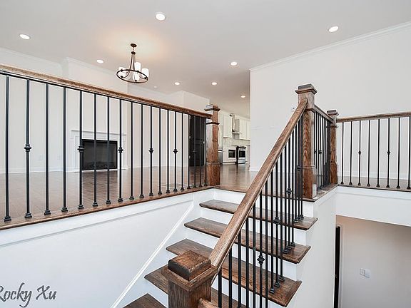 2nd image of 120 Wren Dr
