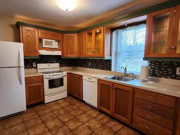 (undisclosed Address), Saint James, NY 11780