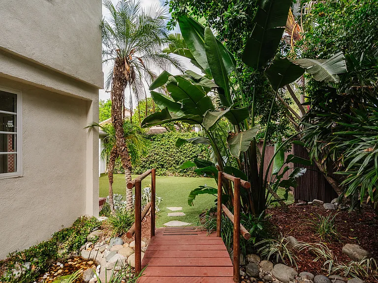 13230 Hesby St — Photo 41