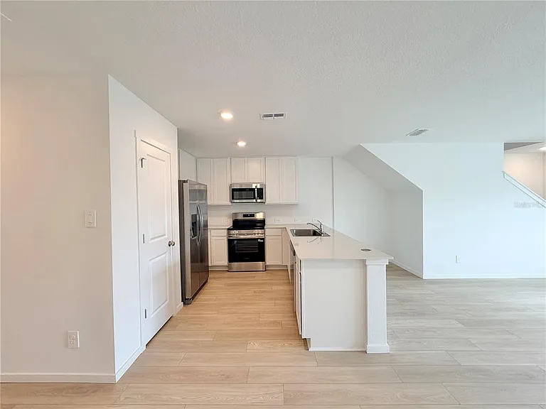 842 Lynx St — Photo 6