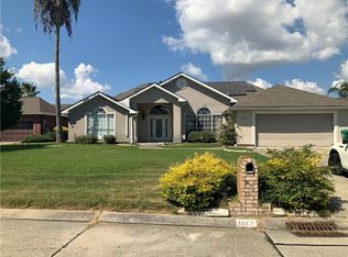 1117 Lake Louise Dr, Gretna, LA 70056