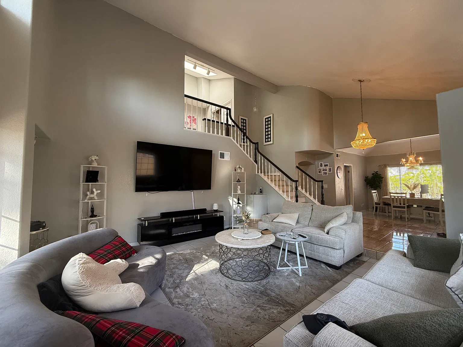 4 bed, 2608 sqft, $6,300 — Photo 3