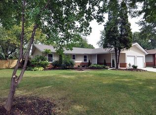 901 Creighton Ave, Elk Grove Village, IL 60007