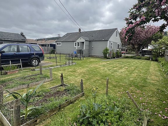 4th image of 2035 Cedar Ave
