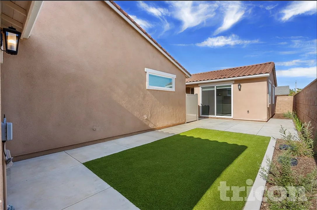 3 bed, 1176 sqft, $3,499 — Photo 2
