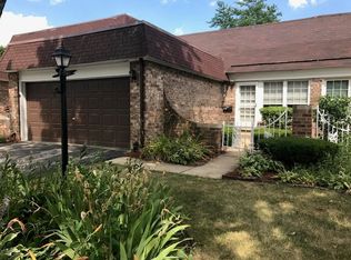 1S303 Holyoke Ln, Villa Park, IL 60181