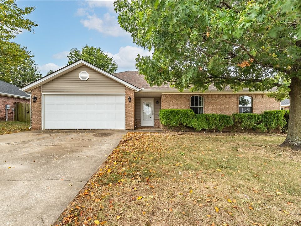 1st image of 812 SE Rachel Ave