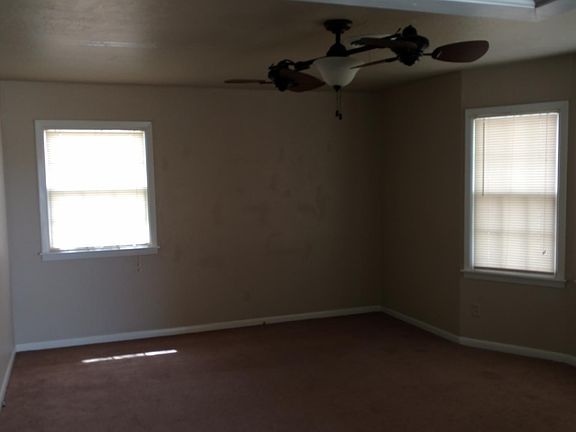 Living Room/Bay Window
